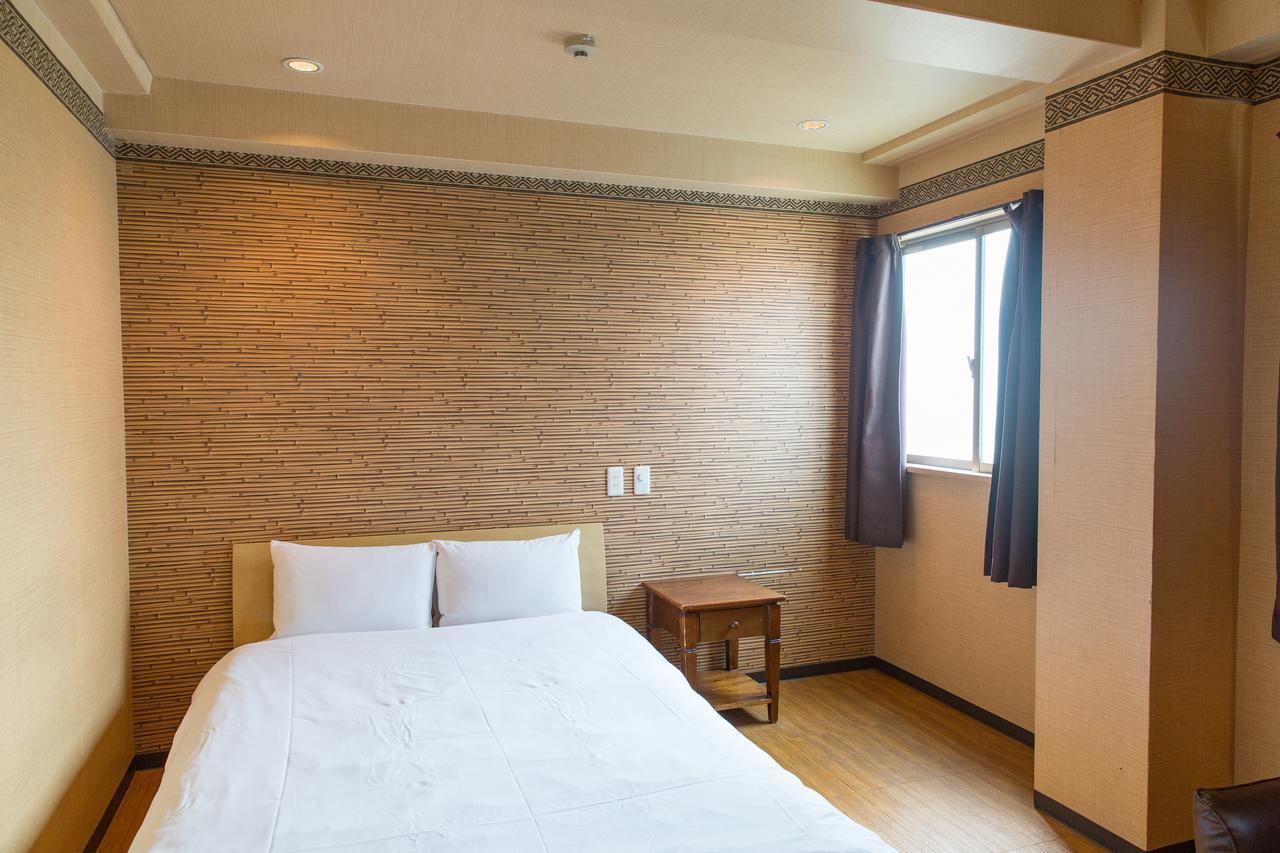 Uehonmachi Plaza Hotel (Adults Only) Осака Екстериор снимка