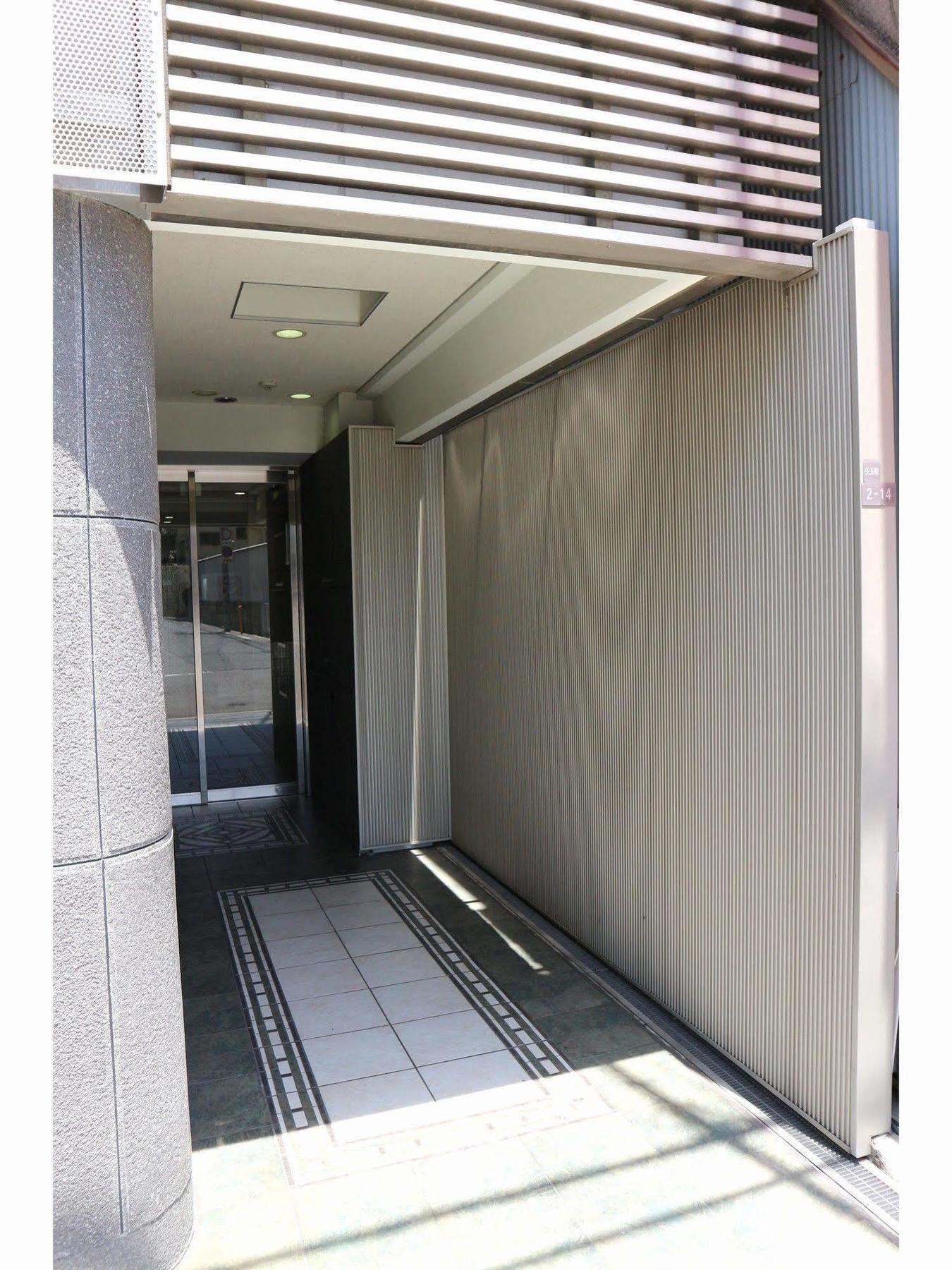 Uehonmachi Plaza Hotel (Adults Only) Осака Екстериор снимка